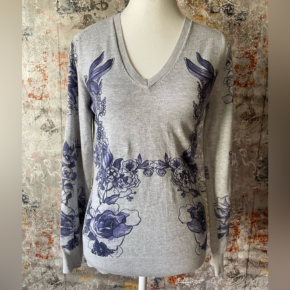 DESIGUAL Grey and Purple Floral Sweater. Size M